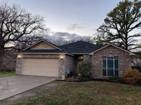 121 Deanna Ln, Weatherford, TX 76087