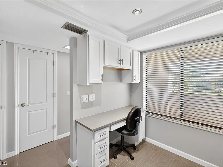 7430 Lake Breeze Dr #313 — Photo 11