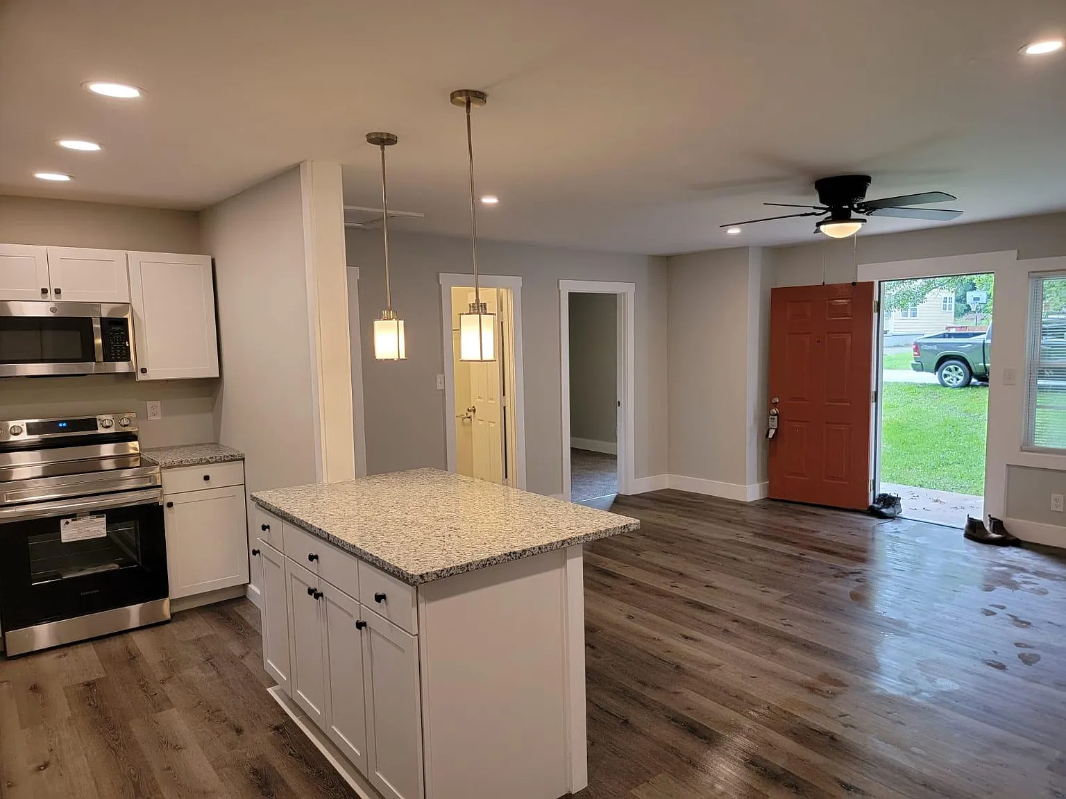 875 Linda Way photo 1
