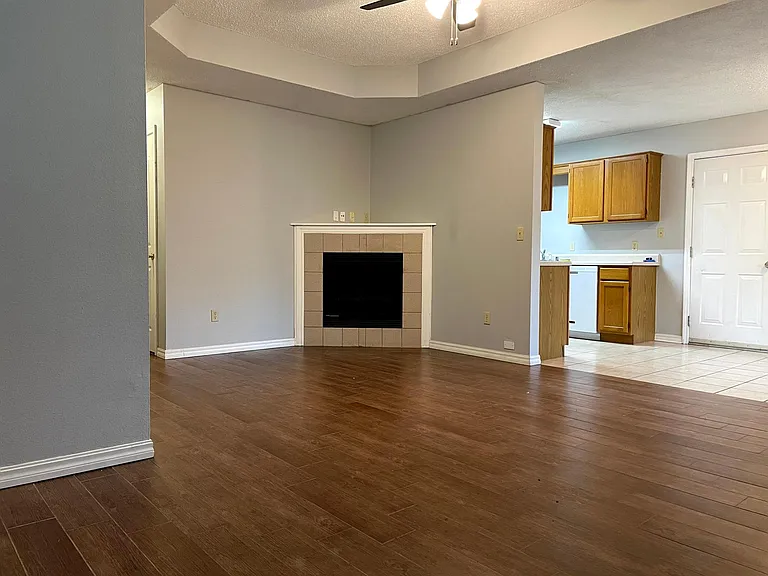 5660 W Fountain St — Photo 3
