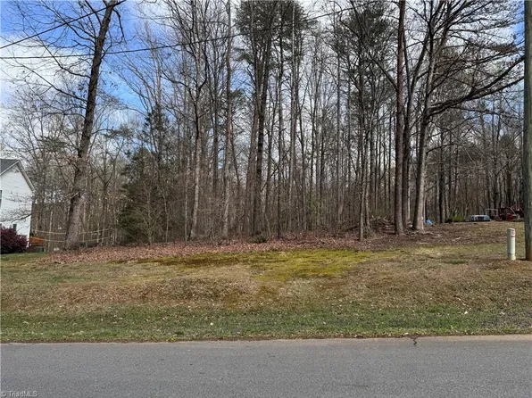 Yorkfield Dr, Elkin, NC 28621