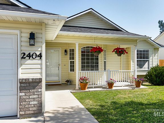 4th image of 2404 Feltham Peak Dr