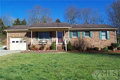 2nd image of 1009 Lowell Dr E