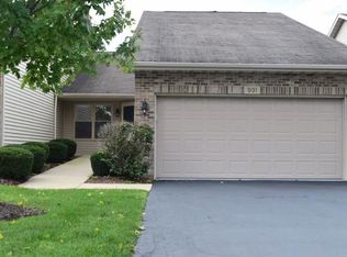 931 Foxpointe Dr, Sycamore, IL 60178