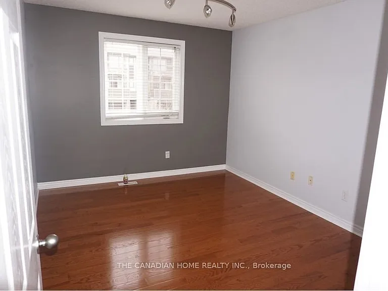 2089 Meadowgate Blvd — Photo 10