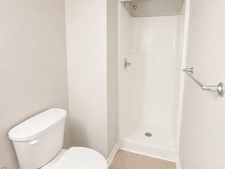 403 NE Westwind Dr #B — Photo 16