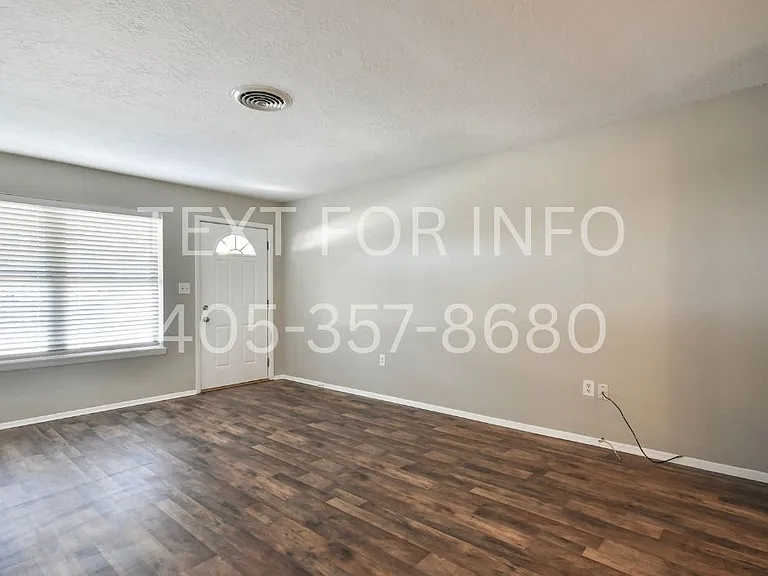 2201 W Parkview Ave — Photo 3
