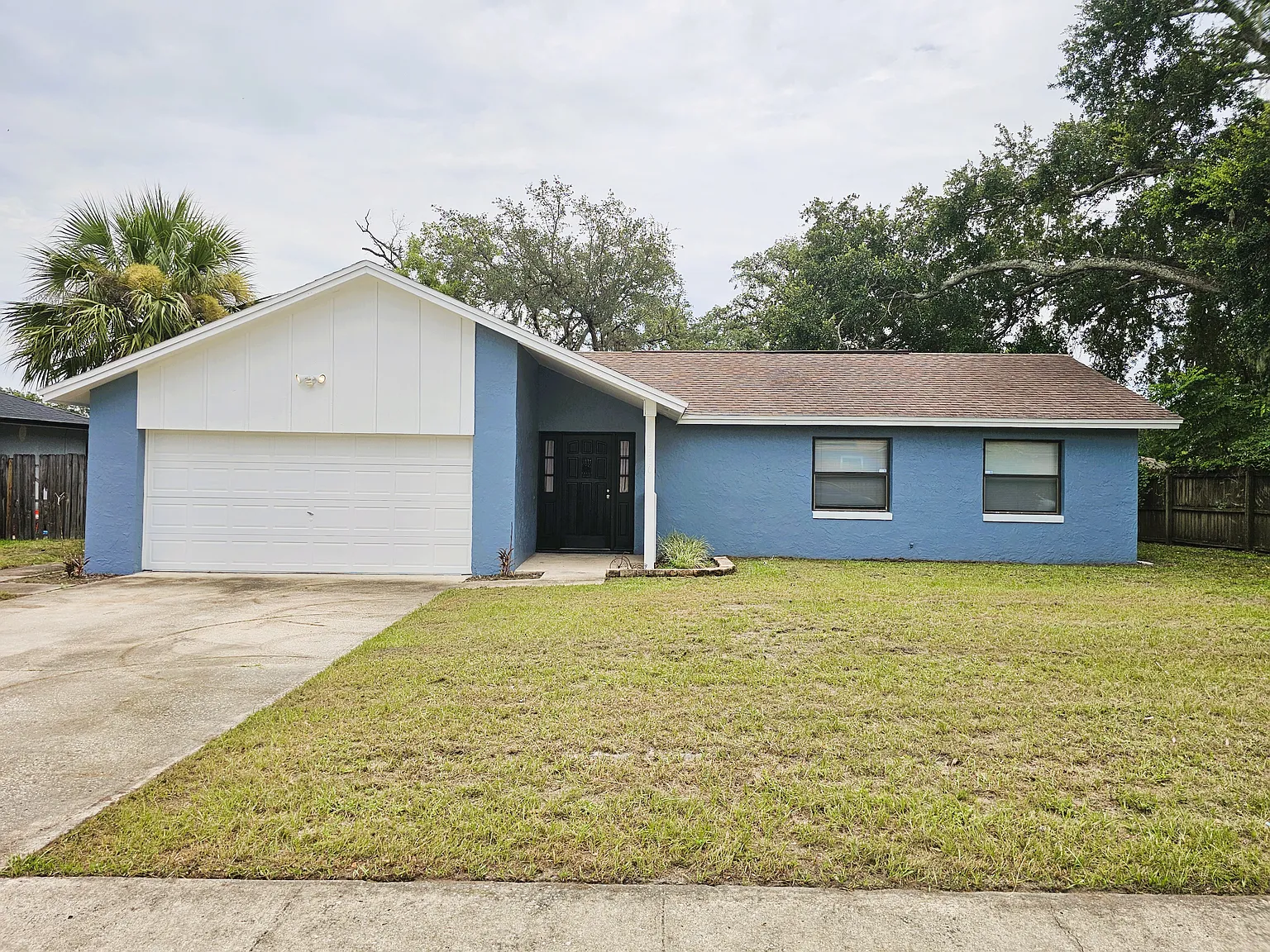 3 bed, 1380 sqft, $2,100 — Photo 1