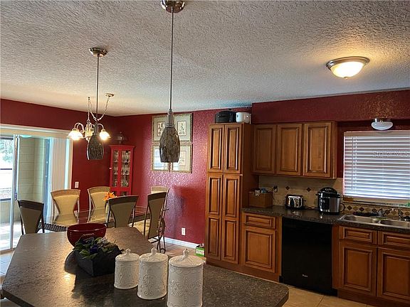 5th image of 1053 Mockingbird Ln