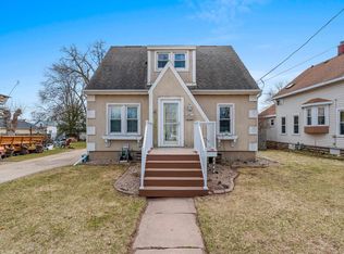 825 1st St, Menasha, WI 54952