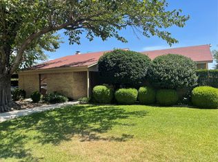 1052 E Georgian Rd, Fort Worth, TX 76179