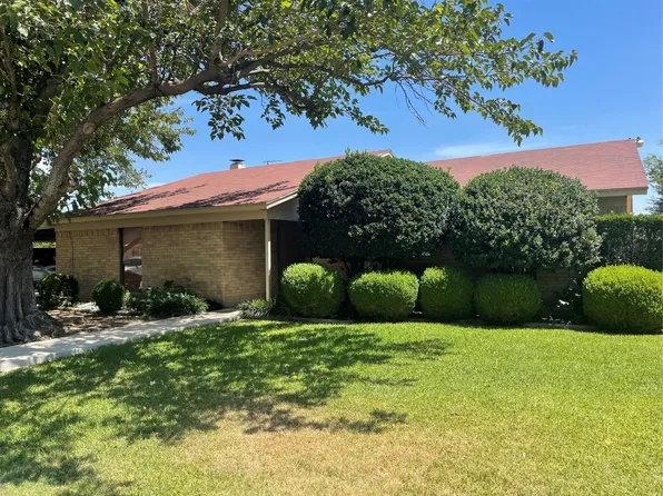 1052 E Georgian Rd, Fort Worth, TX 76179