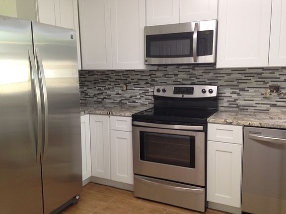 3rd image of 207 Solano Cay Cir