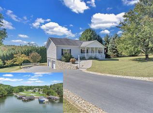 60 Sunny Field Rd, Wirtz, VA 24184