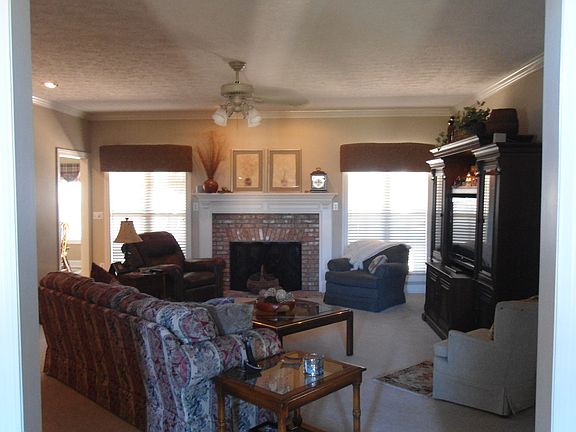 3rd image of 126 Poplar Dr