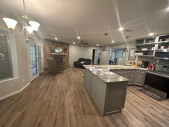 2nd image of 3717 Northcrest Dr