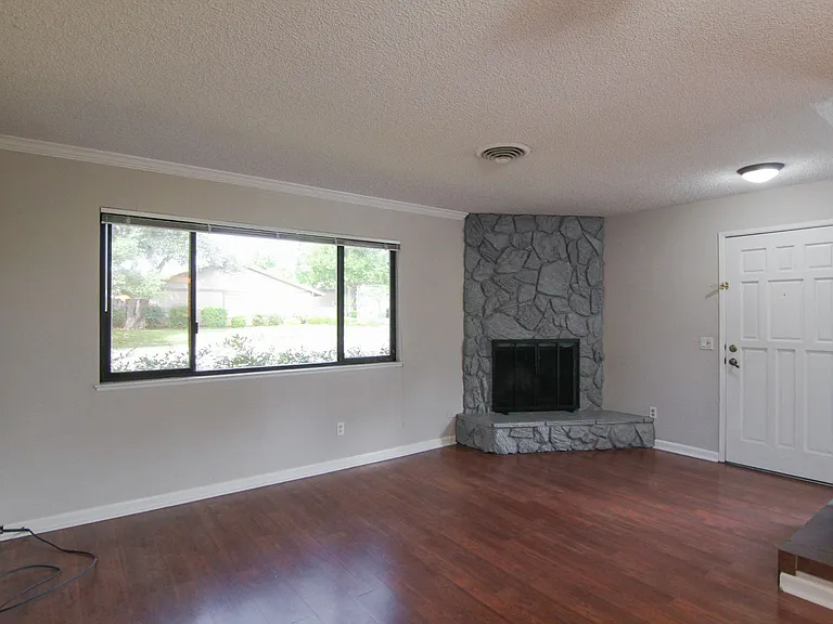 1975 Bechelli Ln — Photo 4