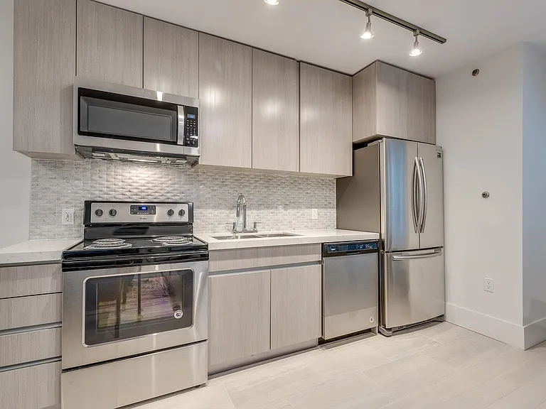 1425 Haro St #101 — Photo 10