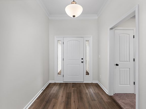 5th image of 195 Sutton Ct