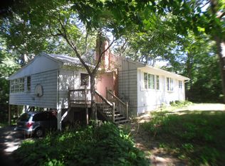 9 Brewster Dr, Gales Ferry, CT 06335