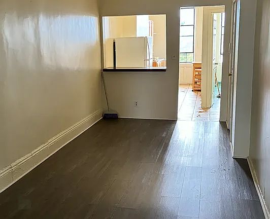 3rd image of 1639 Broadway APT 4L