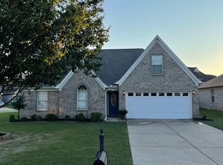 7153 Crape Myrtle Dr, Olive Branch, MS 38654