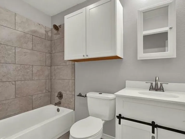 315 W Bond St — Photo 7