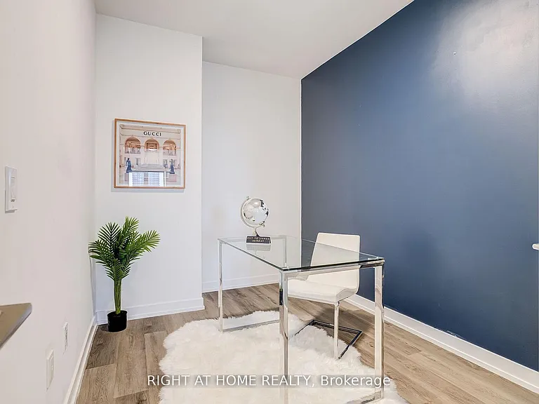 15 Wellington St S #301 — Photo 5