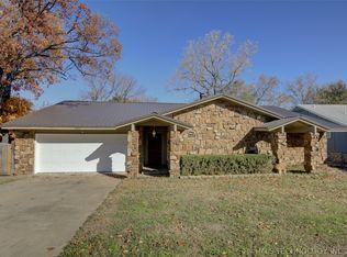 305 Prattwood Dr, Sand Springs, OK 74063