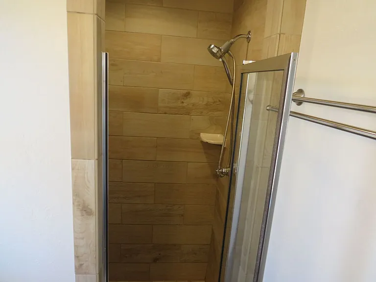 108 NE 48th St — Photo 24