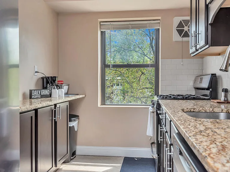 7553 Buckingham Dr — Photo 12