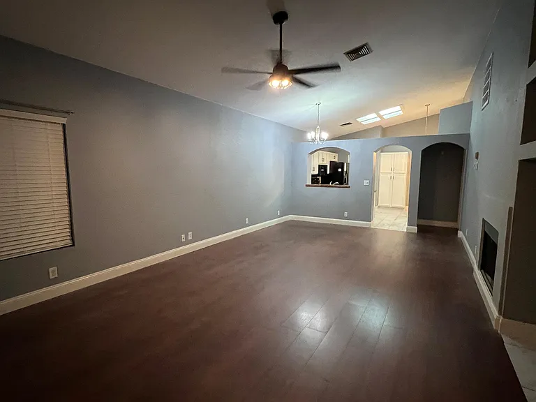 862 E Hearne Way — Photo 4