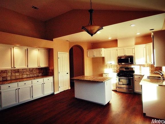 3rd image of 9068 Old Creek Dr