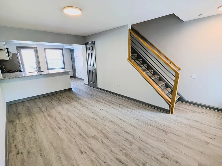 LIV Lakeview — Photo 10