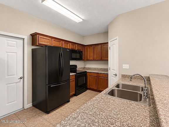 5th image of 616 Layton Dr