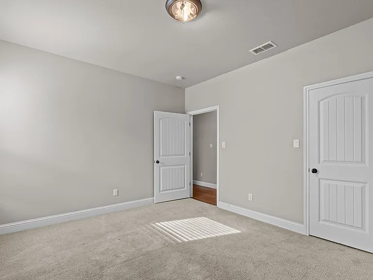 49 Berkshire Cir — Photo 14
