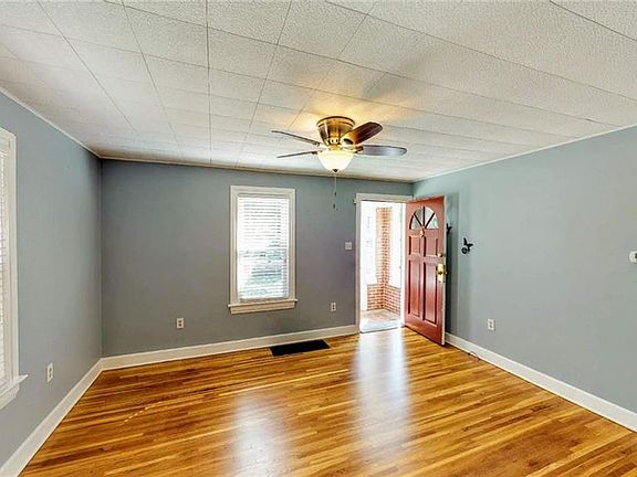 4th image of 504 Shenley Dr
