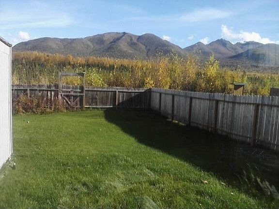 Beautiful Private Back Yd