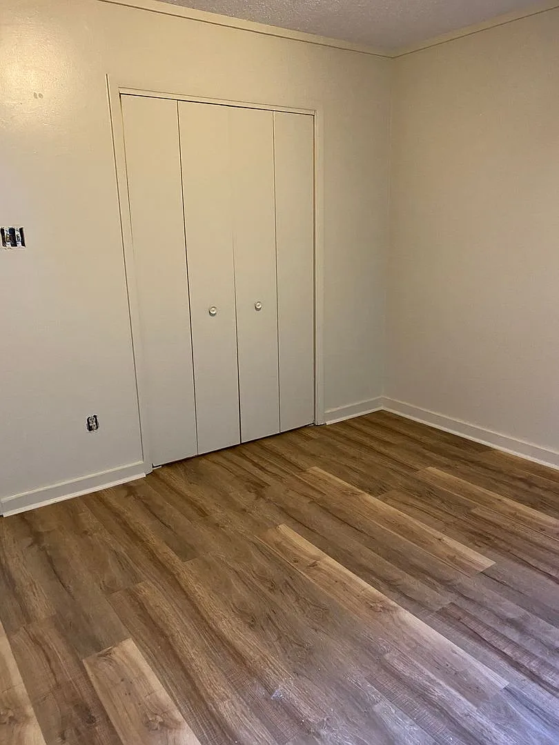 135 Georgiana — Photo 3