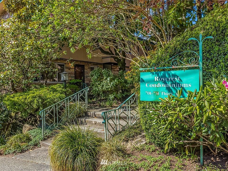 Welcome to Roycrest Condominiums!  Well maintained and close knit community close to everything with walk score of 90!