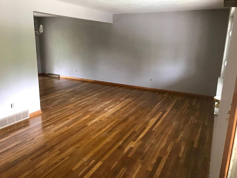 Elegant living/dining area