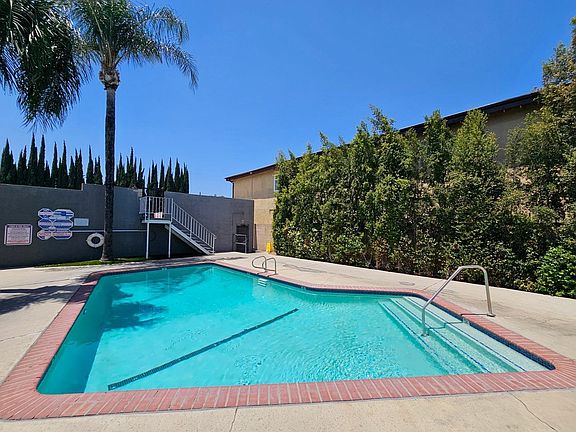 4th image of 8601 Balboa Blvd #25