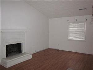 4th image of 784 Whitehall Dr