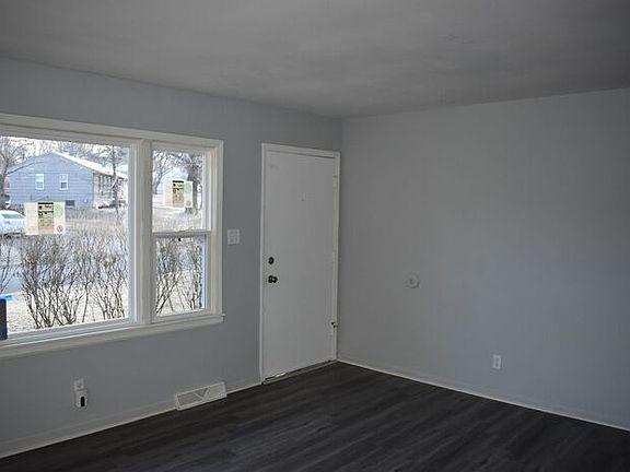3rd image of 3404 S Claremont Ave