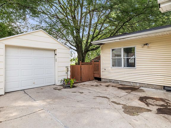 4th image of 3922 36th St