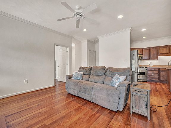 5th image of 92 Maple St