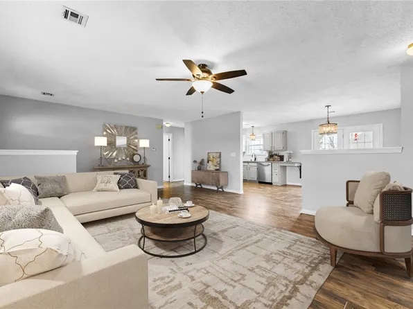 773 Duckworth St, Gentry, AR 72734