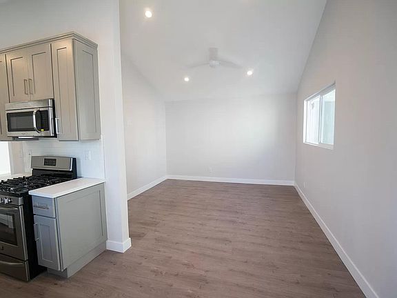 3rd image of 325 1/2 N La Fayette Park Pl
