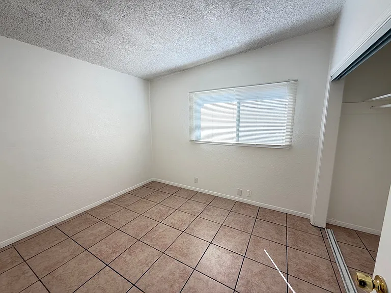 305 Oasis Dr — Photo 10
