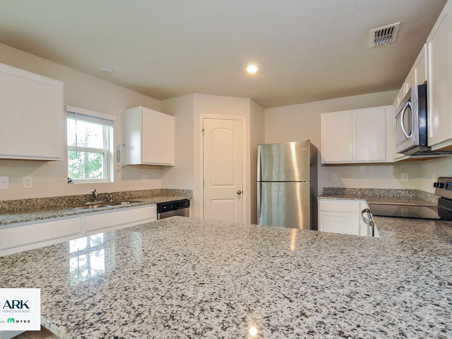 4 bed, 2.0 bath, 1650 sqft, $2,099 — Photo 4